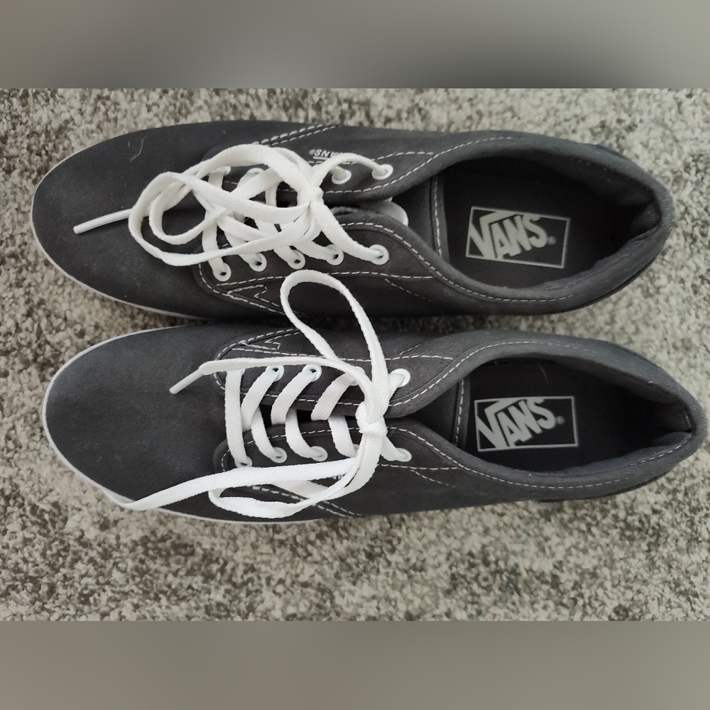 Vans sneakers, new condition,size 9
